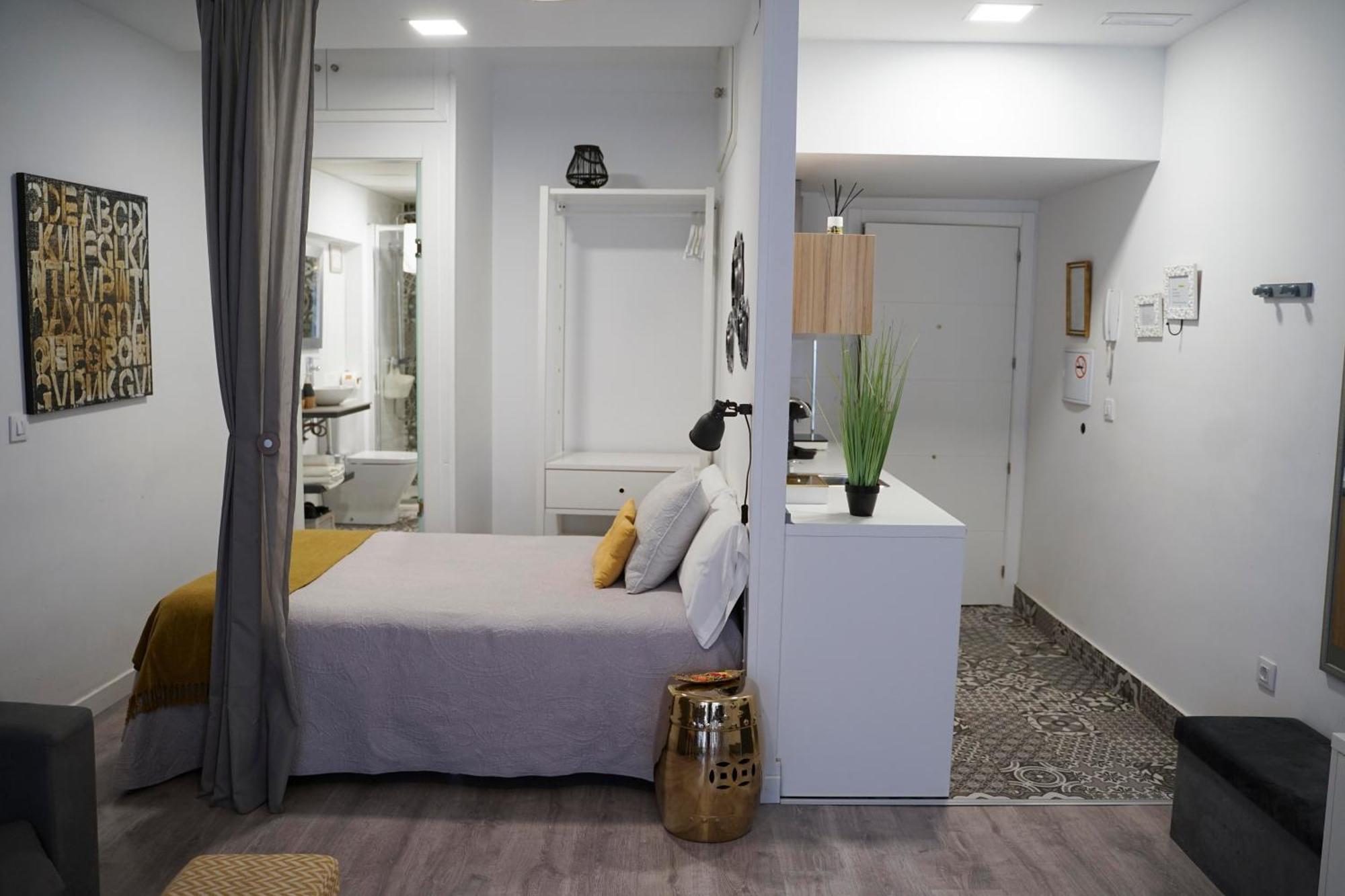 Apartamentos Suites Cariatide Пласенсия Экстерьер фото