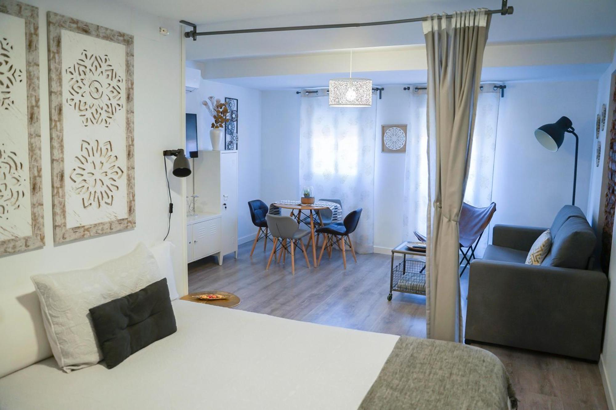Apartamentos Suites Cariatide Пласенсия Экстерьер фото